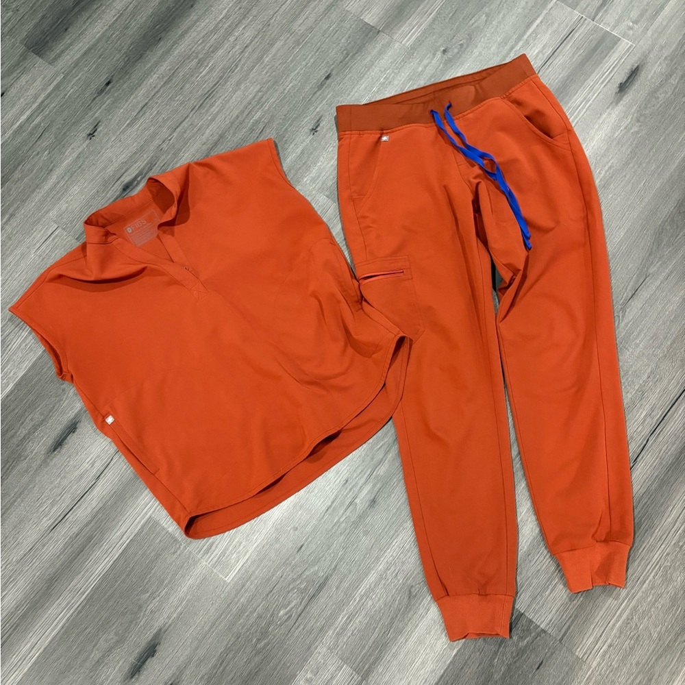 Figs auburn scrub set